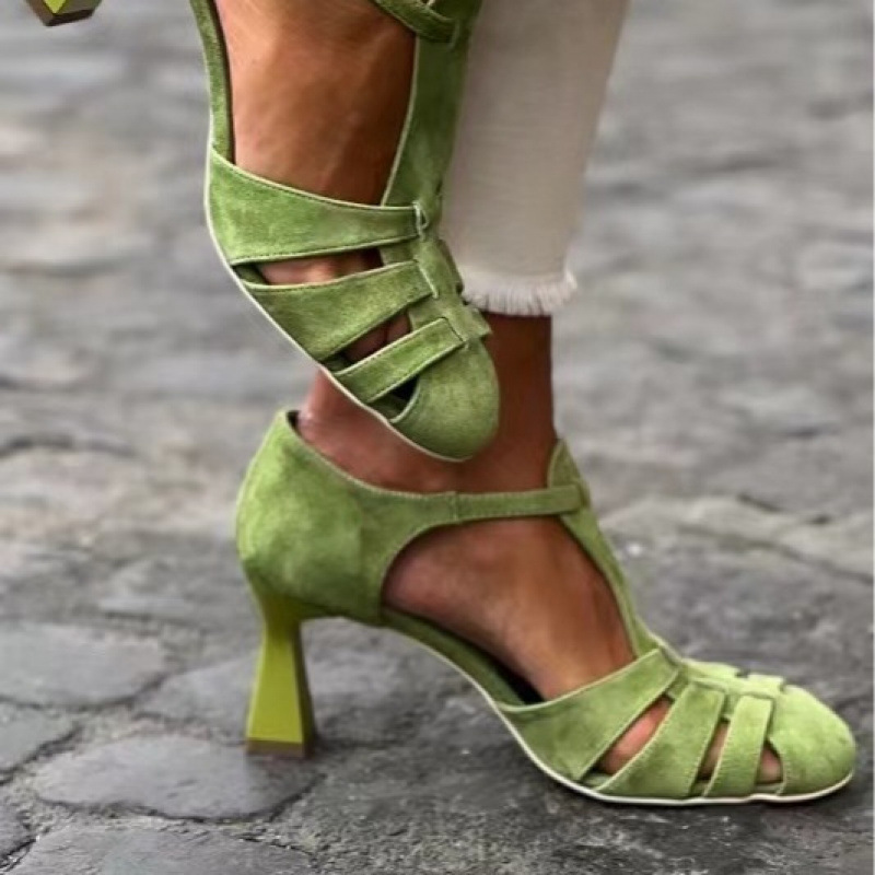 Summer Clothing Collection - Dames Groene Suède Kitten Heel T-Strap